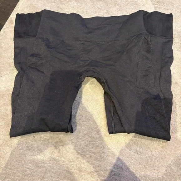 Lululemon Black Seamless Leggings - Picture 2 of 2